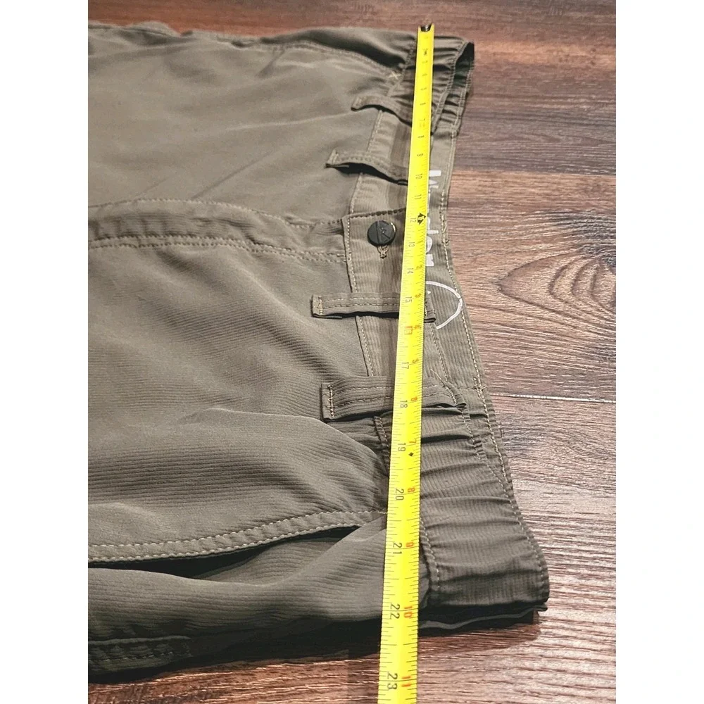 Wrangler Mens Shorts, Green, Size 44, Zip Pockets, Inseam‎ 10 In, Flat Front